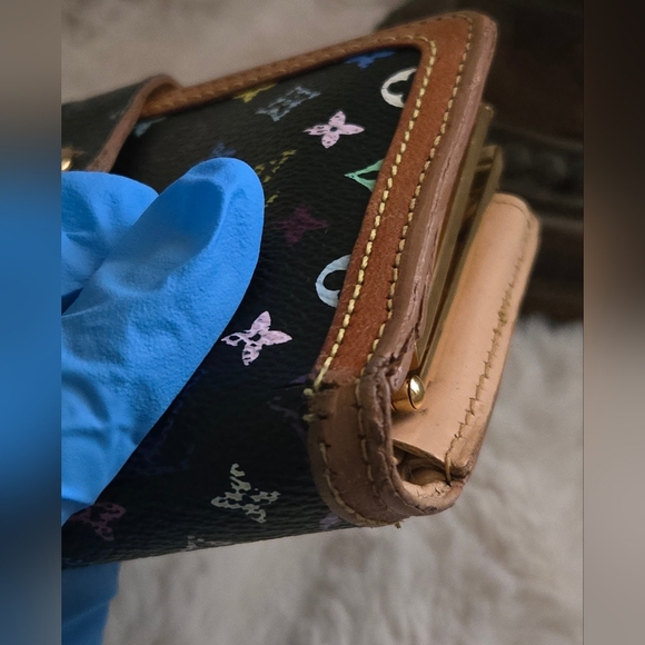 Authentic Louis Vuitton Multi Color Murakami Kiss Clasp Wallet - Picture 16 of 16